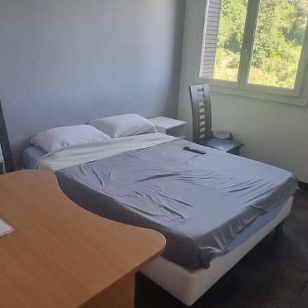New Cheap Private Room, Kitchen , Overwieuw Sea,Tram On Spot, 12 Minutes From Nice Train Station With Tram , Beach In 17 Min Tram , Chambre Privee Pas Cher, Cuisine Equipee , Tram Sur Place, Apercu Mer, 12 Min De La Gare De Nice Avec Le Tram, 17 Min Værelse billede