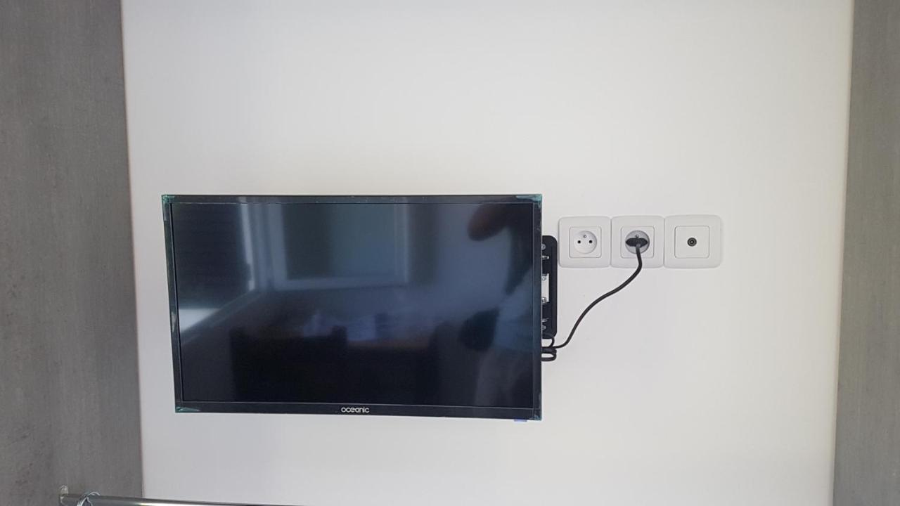 New Cheap Private Room, Kitchen , Overwieuw Sea,Tram On Spot, 12 Minutes From Nice Train Station With Tram , Beach In 17 Min Tram , Chambre Privee Pas Cher, Cuisine Equipee , Tram Sur Place, Apercu Mer, 12 Min De La Gare De Nice Avec Le Tram, 17 Min Eksteriør billede