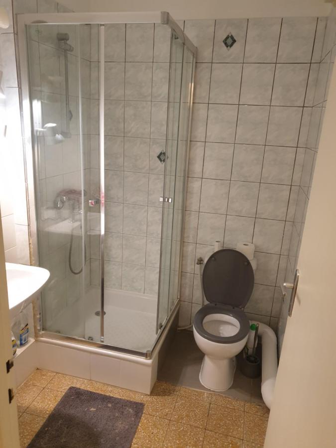 New Cheap Private Room, Kitchen , Overwieuw Sea,Tram On Spot, 12 Minutes From Nice Train Station With Tram , Beach In 17 Min Tram , Chambre Privee Pas Cher, Cuisine Equipee , Tram Sur Place, Apercu Mer, 12 Min De La Gare De Nice Avec Le Tram, 17 Min Eksteriør billede