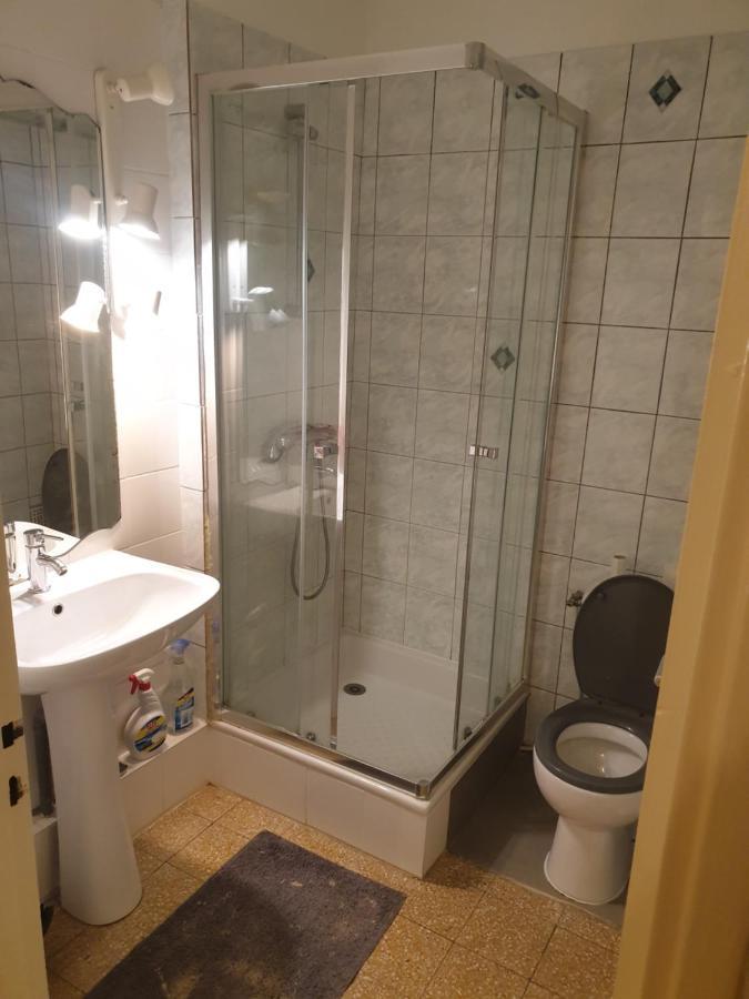 New Cheap Private Room, Kitchen , Overwieuw Sea,Tram On Spot, 12 Minutes From Nice Train Station With Tram , Beach In 17 Min Tram , Chambre Privee Pas Cher, Cuisine Equipee , Tram Sur Place, Apercu Mer, 12 Min De La Gare De Nice Avec Le Tram, 17 Min Eksteriør billede