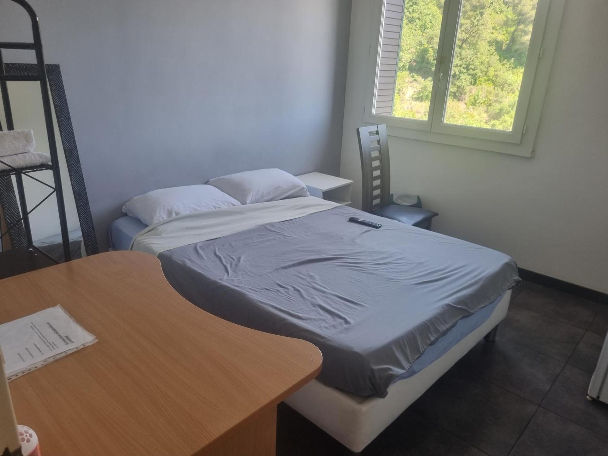 New Cheap Private Room, Kitchen , Overwieuw Sea,Tram On Spot, 12 Minutes From Nice Train Station With Tram , Beach In 17 Min Tram , Chambre Privee Pas Cher, Cuisine Equipee , Tram Sur Place, Apercu Mer, 12 Min De La Gare De Nice Avec Le Tram, 17 Min Værelse billede