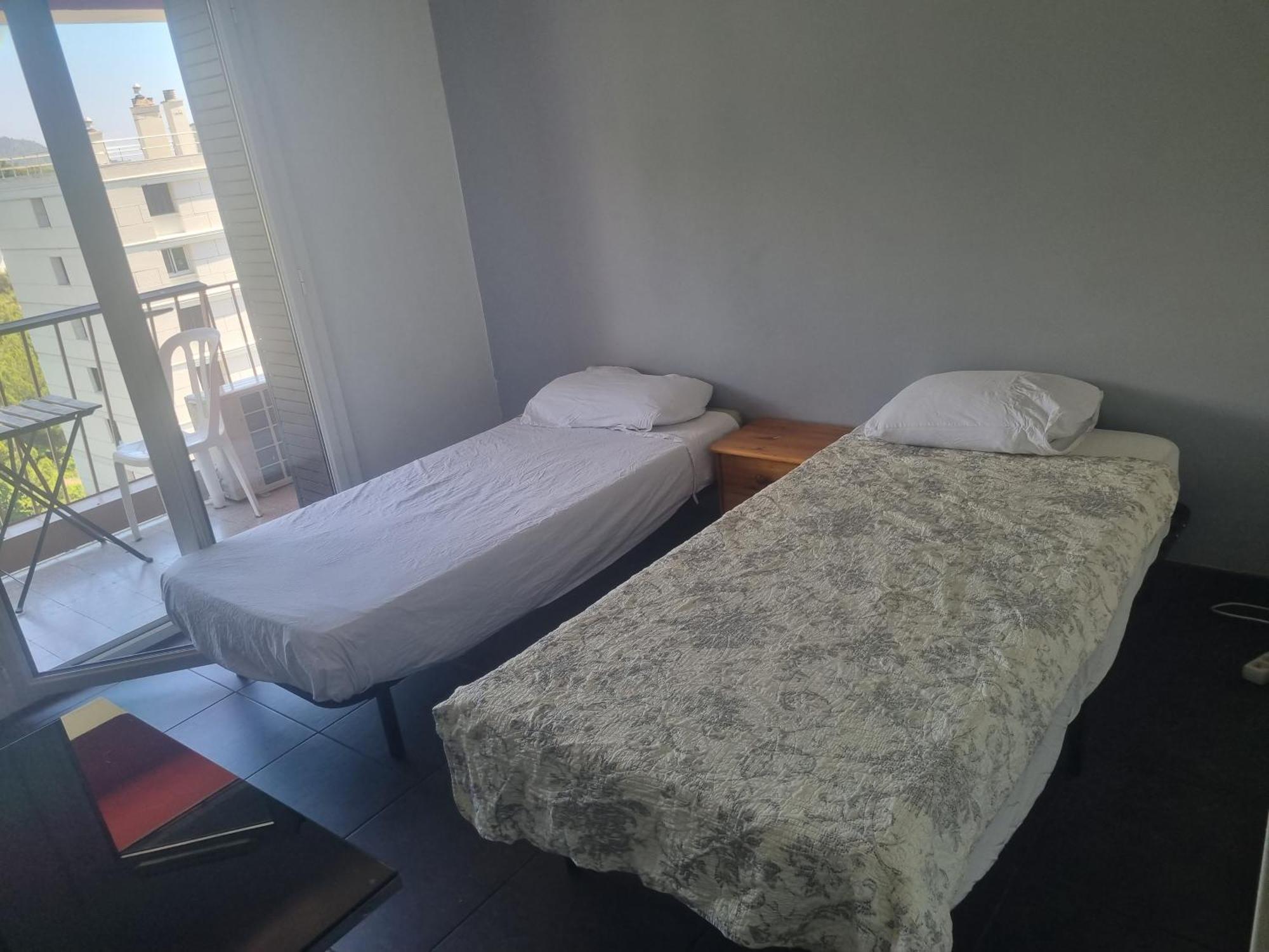 New Cheap Private Room, Kitchen , Overwieuw Sea,Tram On Spot, 12 Minutes From Nice Train Station With Tram , Beach In 17 Min Tram , Chambre Privee Pas Cher, Cuisine Equipee , Tram Sur Place, Apercu Mer, 12 Min De La Gare De Nice Avec Le Tram, 17 Min Værelse billede