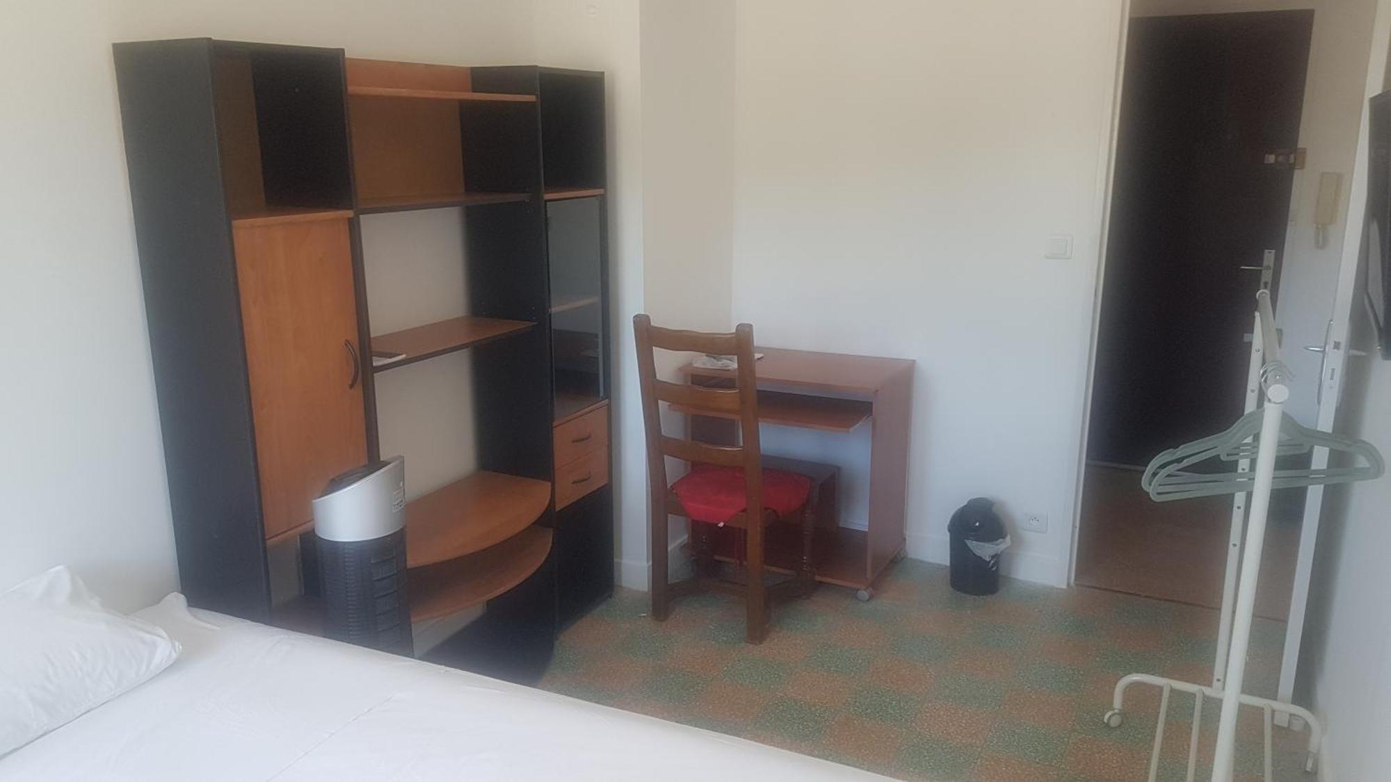 New Cheap Private Room, Kitchen , Overwieuw Sea,Tram On Spot, 12 Minutes From Nice Train Station With Tram , Beach In 17 Min Tram , Chambre Privee Pas Cher, Cuisine Equipee , Tram Sur Place, Apercu Mer, 12 Min De La Gare De Nice Avec Le Tram, 17 Min Værelse billede